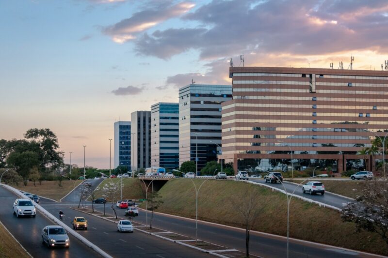 brasilia-e-o-desafio-climatico-a-realidade-das-empresas-de-mudancas-e-transporte-de-veiculos